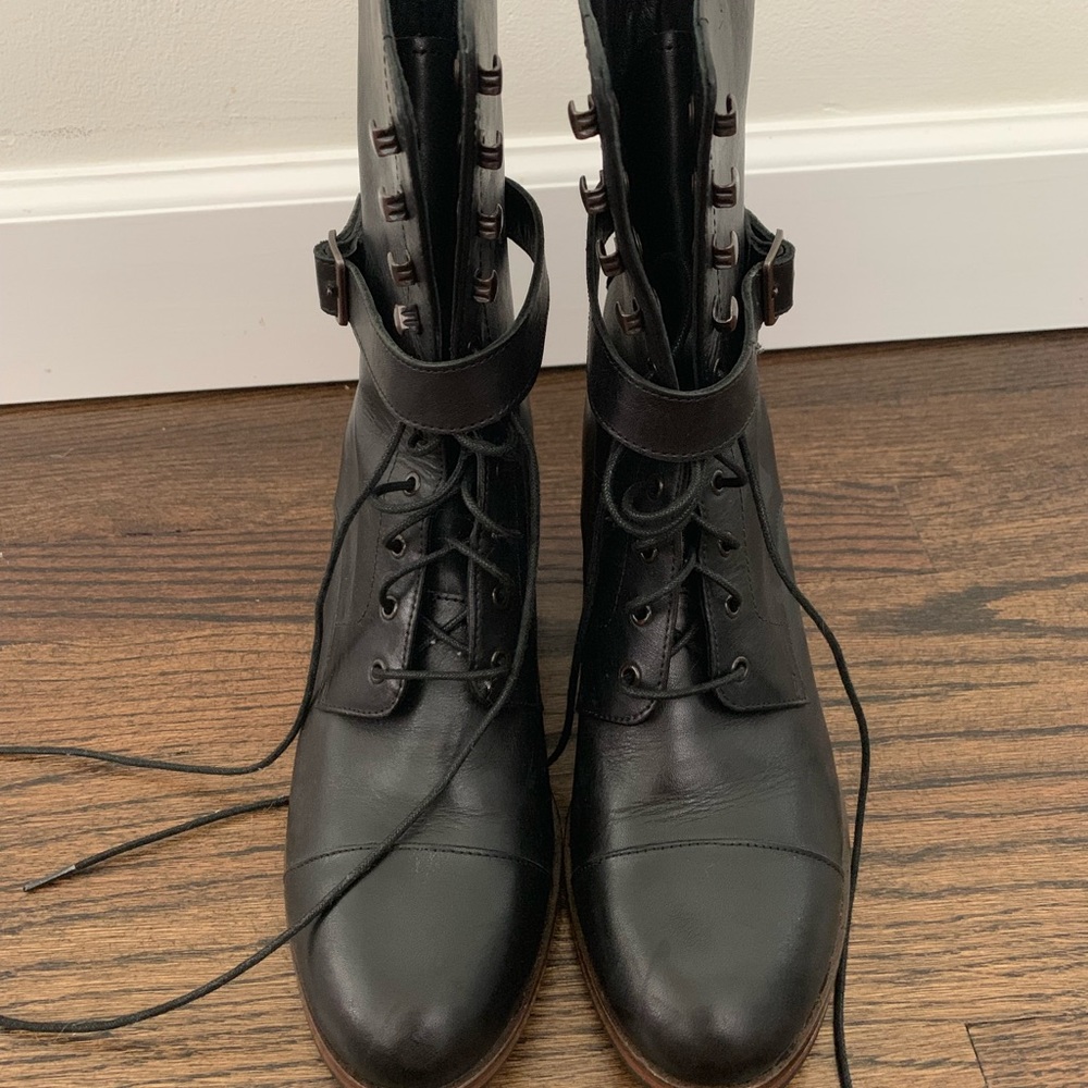 Combat boots with a small heel
